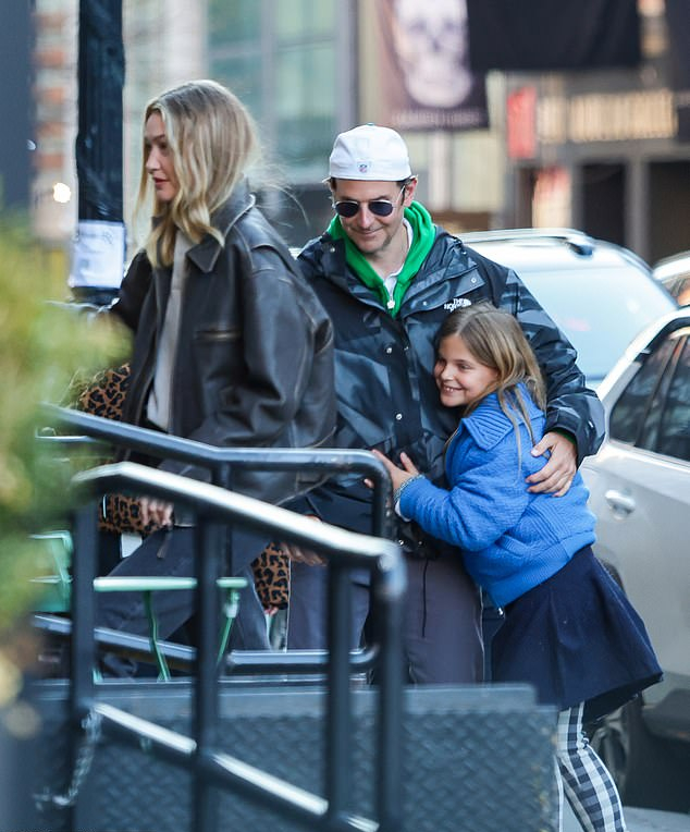 Джиджи Хадид провела время с дочерью Брэдли Купера после небольшой аварии