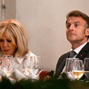 Макроны в Риме:ужин, внимание папарацци и жесты на публике