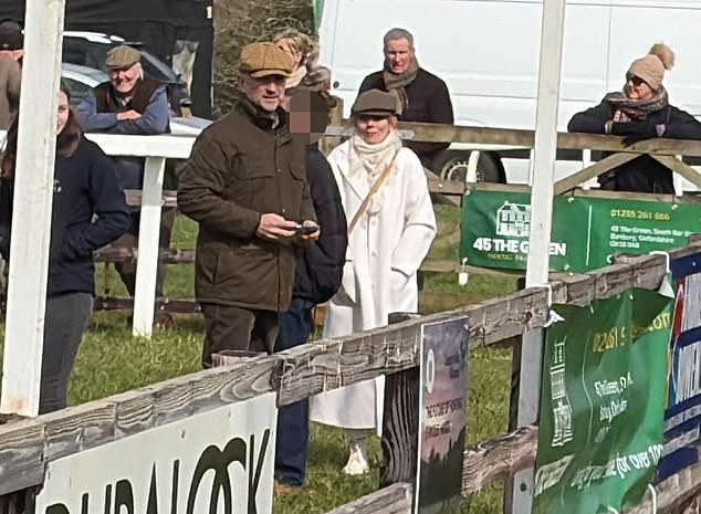 Джери Холливелл и Кристиан Хорнер вместе вышли в свет на скачках