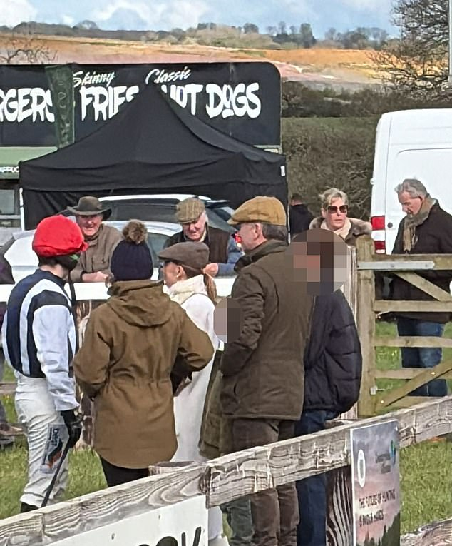 Джери Холливелл и Кристиан Хорнер вместе вышли в свет на скачках