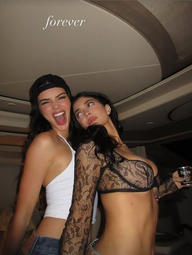 Кайли Дженнер на Coachella