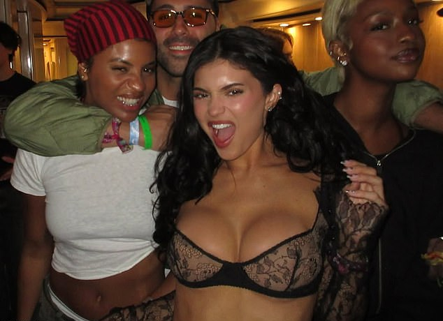 Кайли Дженнер на Coachella