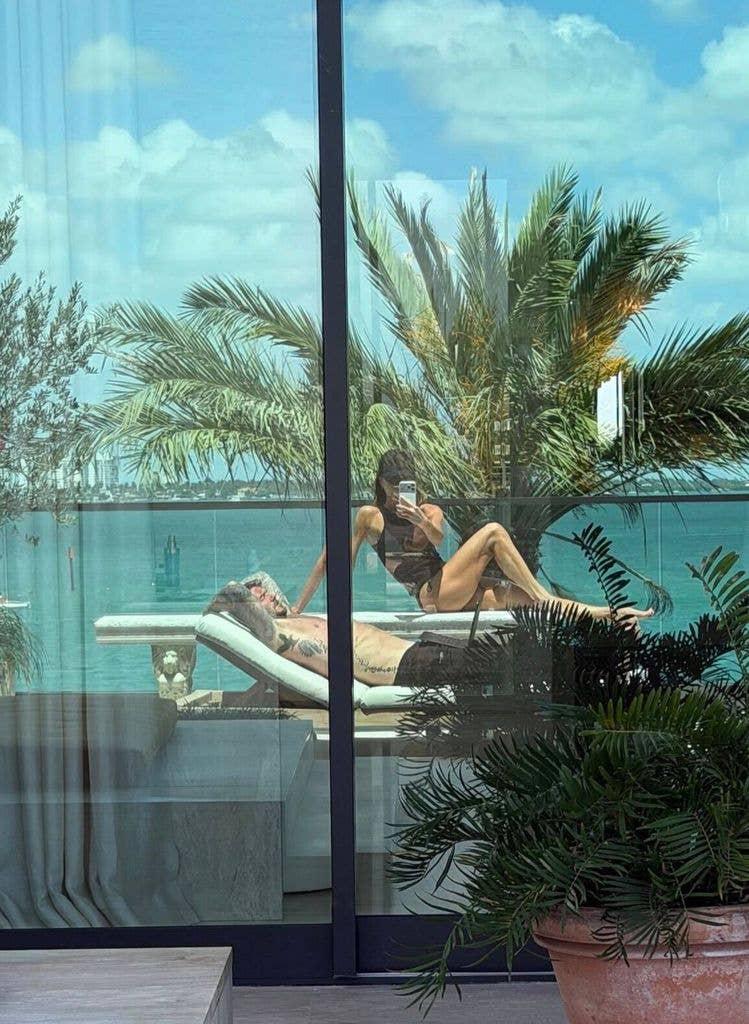 Виктория и Дэвид наслаждались солнечной погодой в Майами