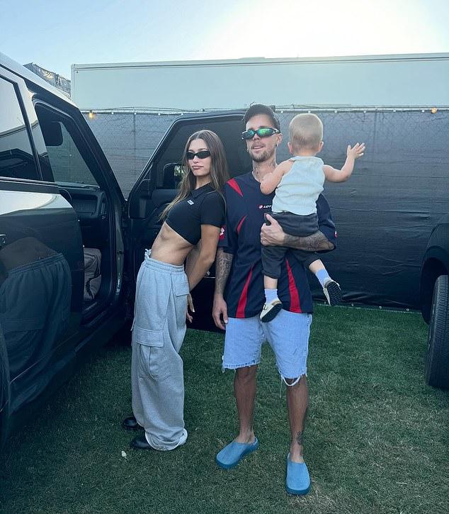 Хейли Бибер показала закулисье Coachella