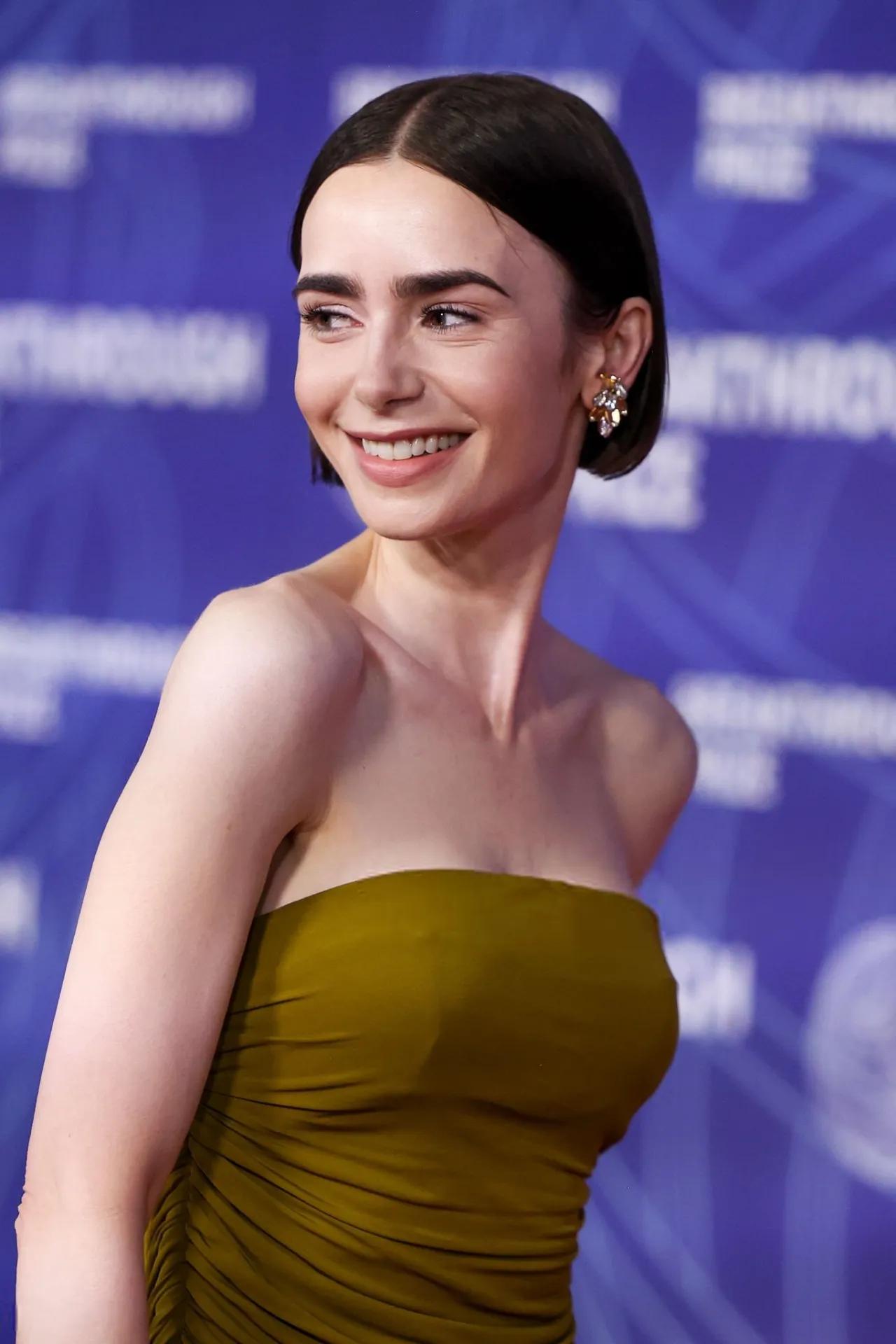 Лили Коллинз выбрала оливковую элегантность на Breakthrough Prize 2026