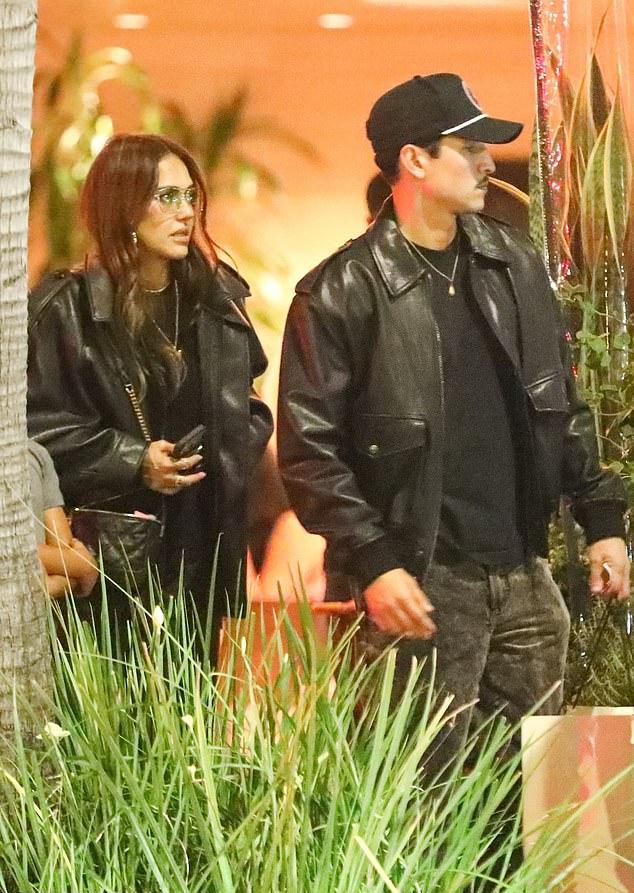 Джессика Альба провела вечер с Дэнни Рамиресом и сыном в Беверли-Хиллз