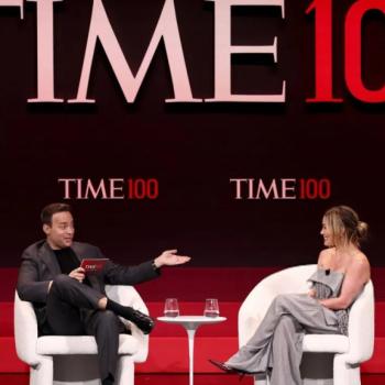 Хилари Дафф выбрала серую фактуру:образ TIME100, который хочется рассматривать ближе