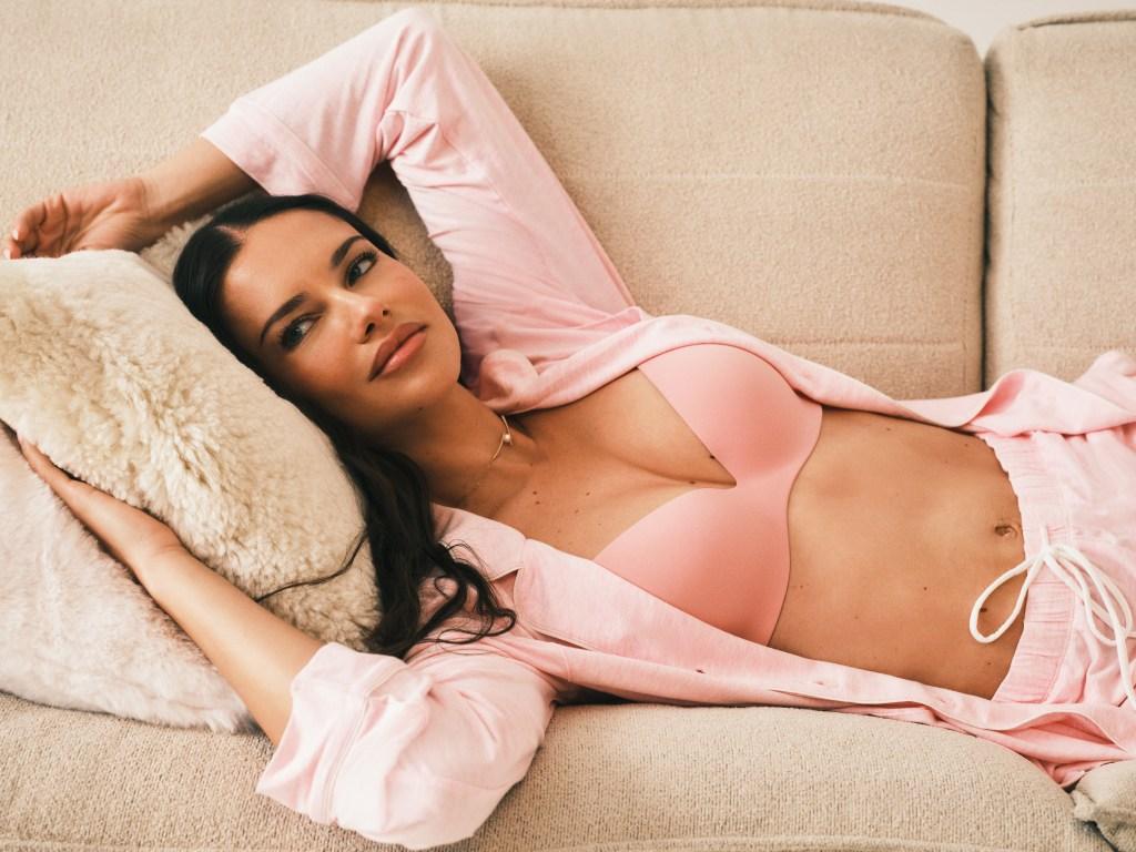 Адриана Лима стала звездой новой рекламной кампании Victoria's Secret ко Дню матери