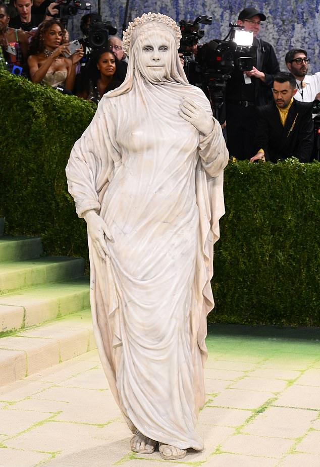 Met Gala известен своими нестандартными нарядами в самое главное событие в мире моды, но один из участников поднял эту концепцию на совершенно новый уровень