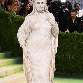 Хайди Клум превратила Met Gala в «второй Хэллоуин» Хайди Клум превратила Met Gala в «второй Хэллоуин»
