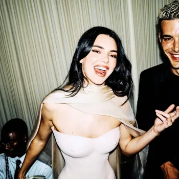 Кендалл Дженнер на after-party Met Gala:корсет, похожий на скульптуру