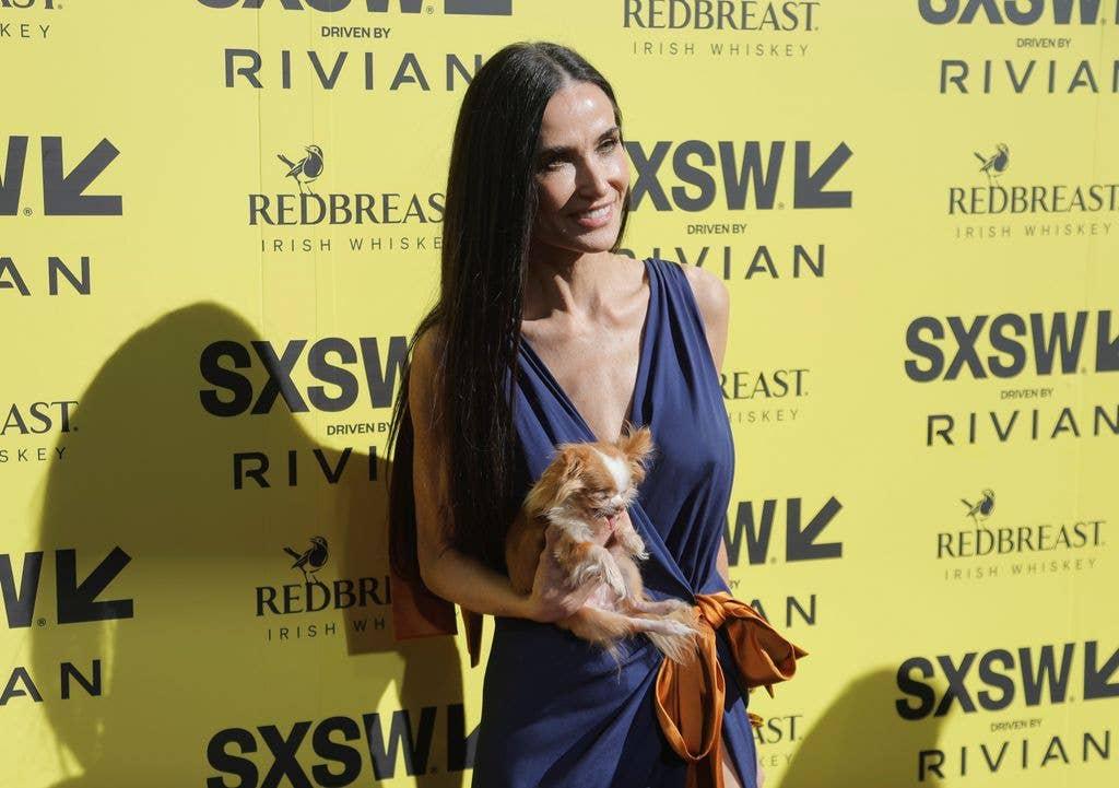 Деми и Пилаф посетили премьеру фильма "I Love Boosters" во время фестиваля SXSW 2026