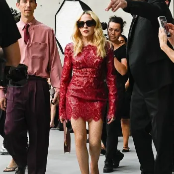 Мадонна в красном мини-платье стала звездой показа Saint Laurent в Париже